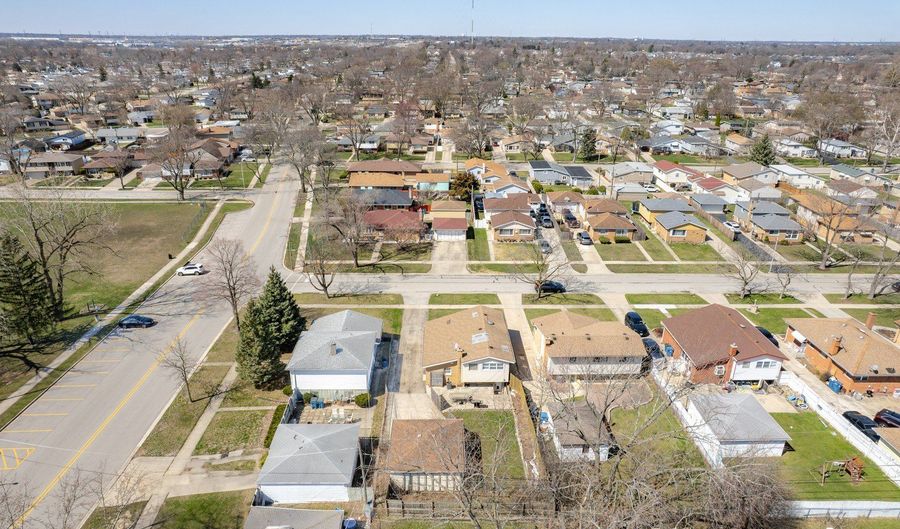 7 N School St, Addison, IL 60101 - 3 Beds, 2 Bath