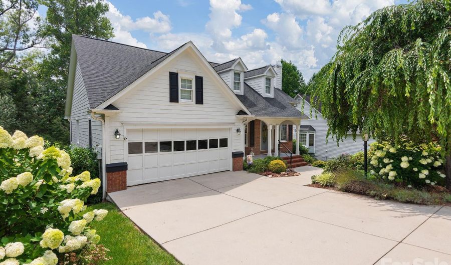 15 Winding Oak Dr, Arden, NC 28704 - 3 Beds, 2 Bath