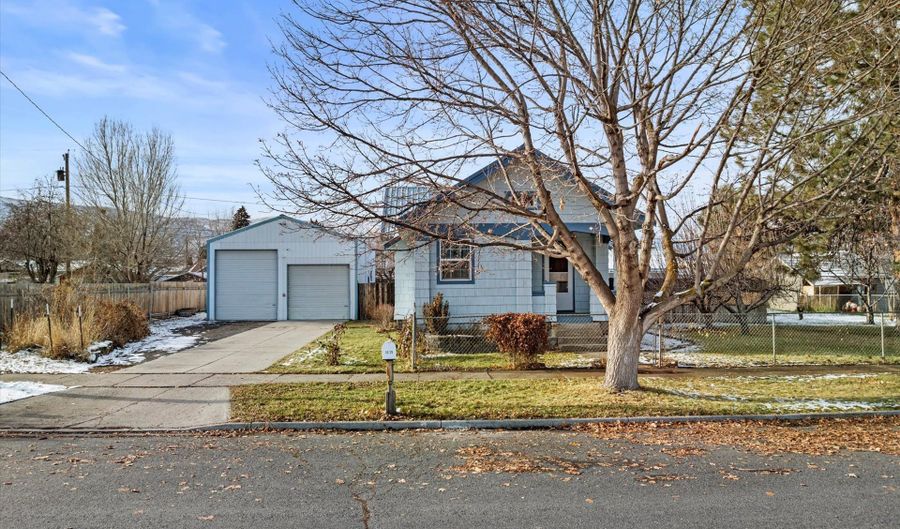 1029 WALNUT St, Baker City, OR 97814 - 2 Beds, 1 Bath