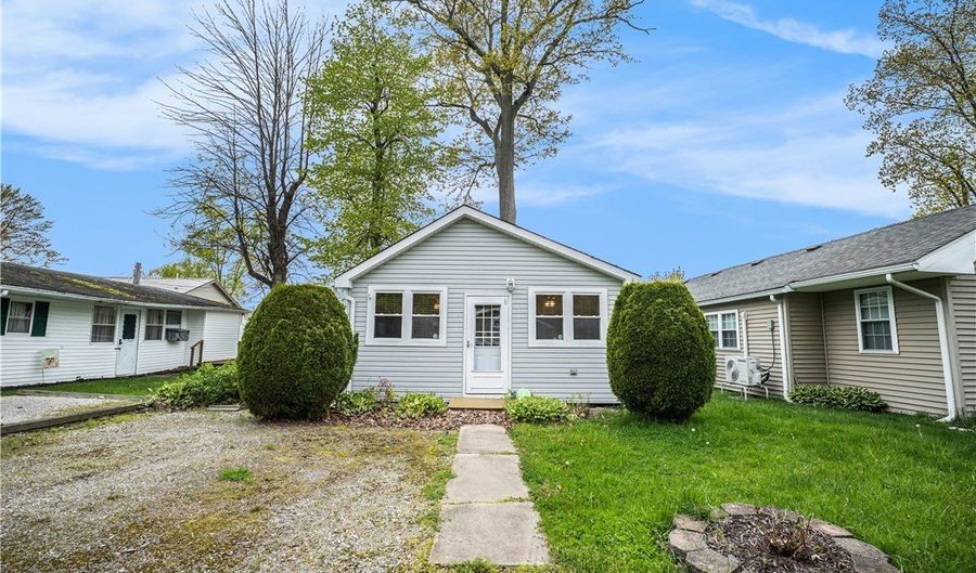 5755 Lake Rd W 6, Ashtabula, OH 44004 - 2 Beds, 1 Bath