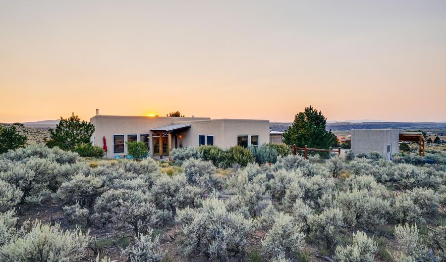 169 Coyote Loop, Arroyo Hondo, NM 87513 - 3 Beds, 3 Bath