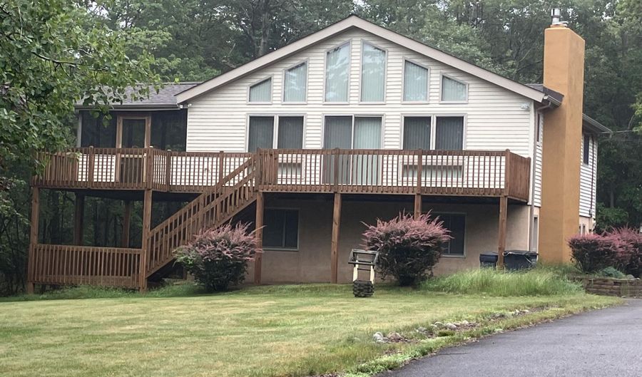 186 Elmwood Dr, Albrightsville, PA 18210 - 5 Beds, 2 Bath