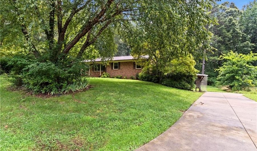 153 Shady Ln, Advance, NC 27006 - 3 Beds, 2 Bath