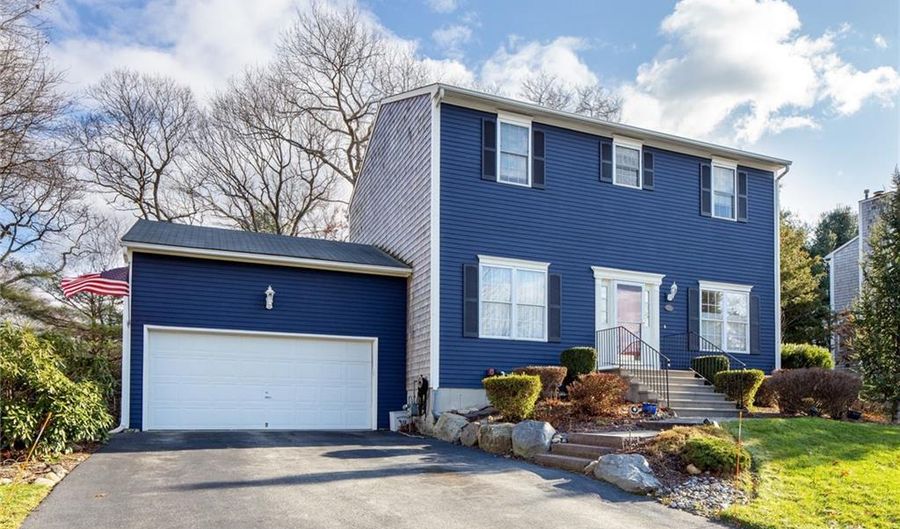 63 Orchard Woods Dr, North Kingstown, RI 02874 - 3 Beds, 3 Bath