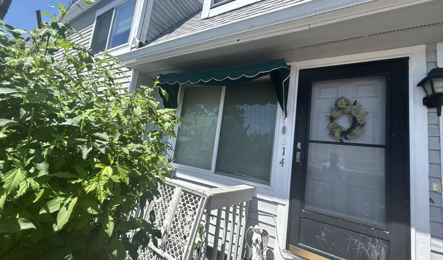 614 Longfellow Dr 614, Branford, CT 06405 - 2 Beds, 3 Bath