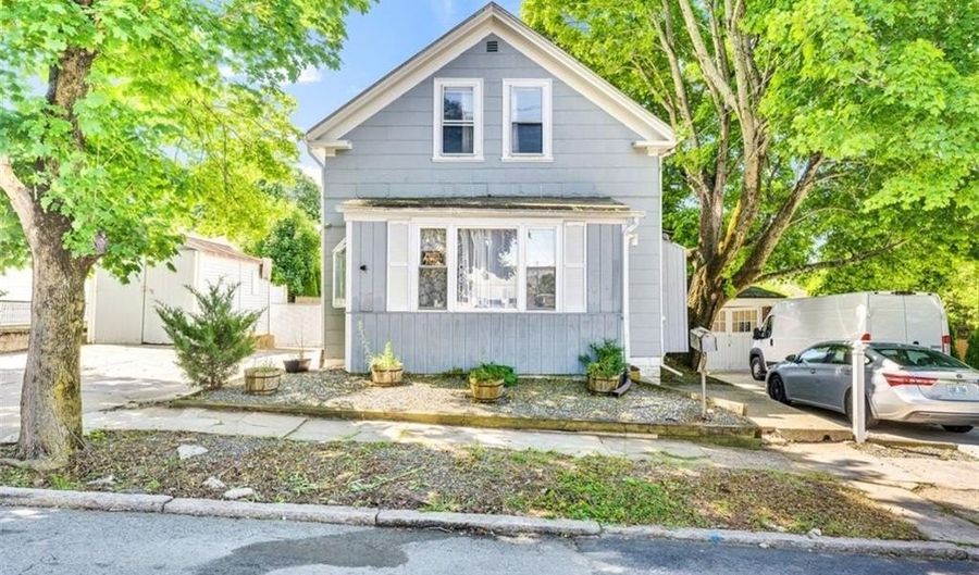 203 Farmington Ave, Cranston, RI 02920 - 3 Beds, 1 Bath