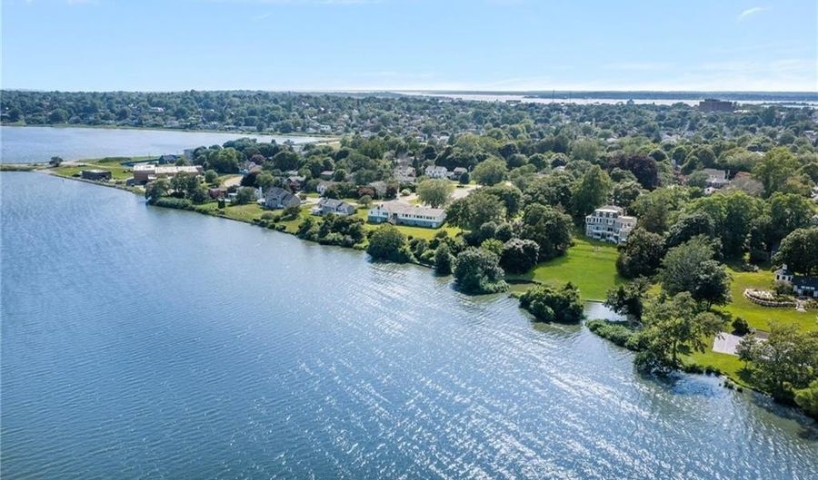 44 Bliss Mine Rd 10, Middletown, RI 02842 - 2 Beds, 3 Bath