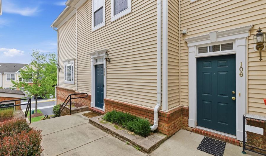 43905 HICKORY CORNER Ter 105, Ashburn, VA 20147 - 2 Beds, 3 Bath