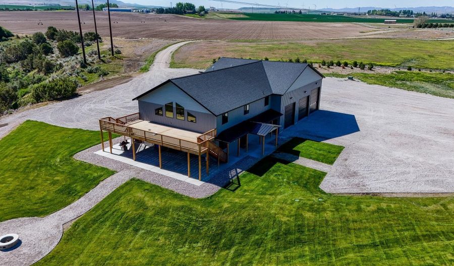 305 Snake River Dr, American Falls, ID 83211 - 3 Beds, 3 Bath