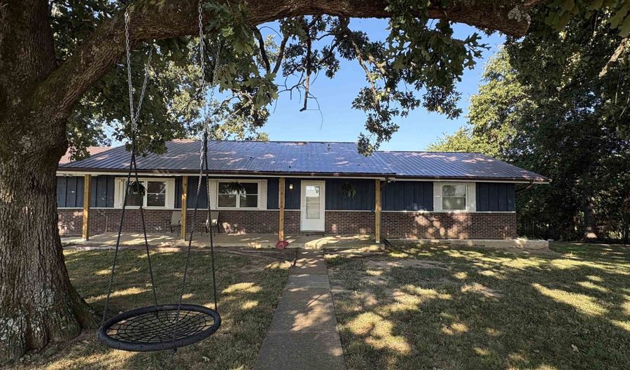 621 Hwy 62 W, Ash Flat, AR 72513 - 4 Beds, 3 Bath