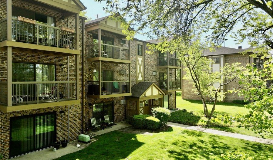 811 S Dwyer Ave E, Arlington Heights, IL 60005 - 2 Beds, 1 Bath