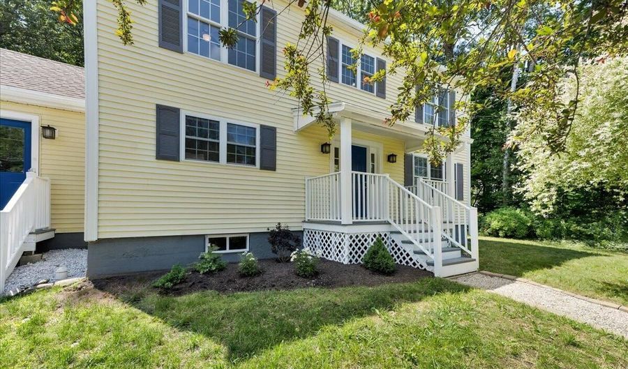 153 Cedar St, Belfast, ME 04915 - 3 Beds, 3 Bath