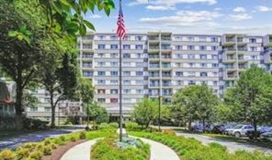 4977 BATTERY Ln 1-311, Bethesda, MD 20814 - 2 Beds, 1 Bath