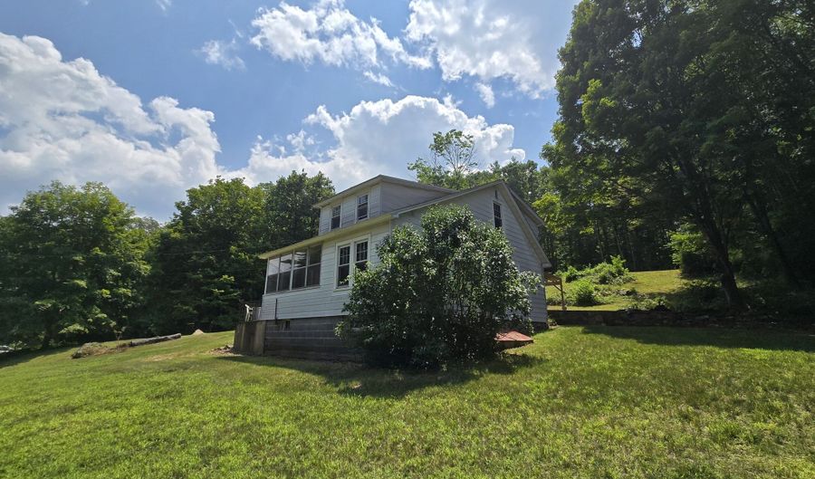 2 Strickland Rd, Columbia, CT 06237 - 2 Beds, 1 Bath