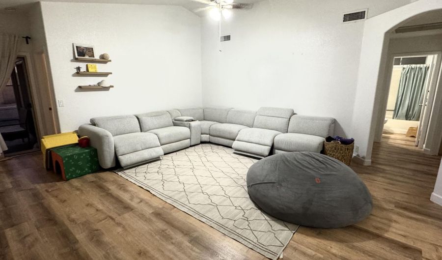 1185 N WOODBURNE Dr, Chandler, AZ 85224 - 3 Beds, 2 Bath