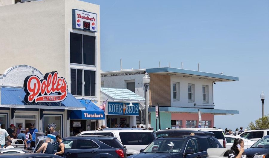 195 LAKESIDE Dr, Lewes, DE 19958 - 3 Beds, 2 Bath