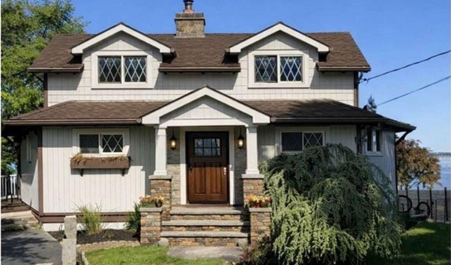 213 Seaside Dr, Jamestown, RI 02835 - 3 Beds, 2 Bath
