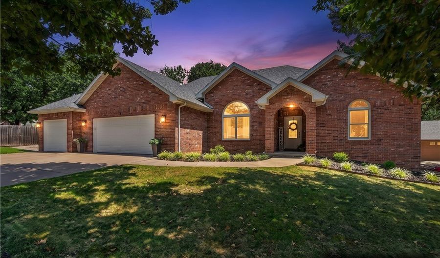 3 Ettington Dr, Bella Vista, AR 72714 - 3 Beds, 2 Bath