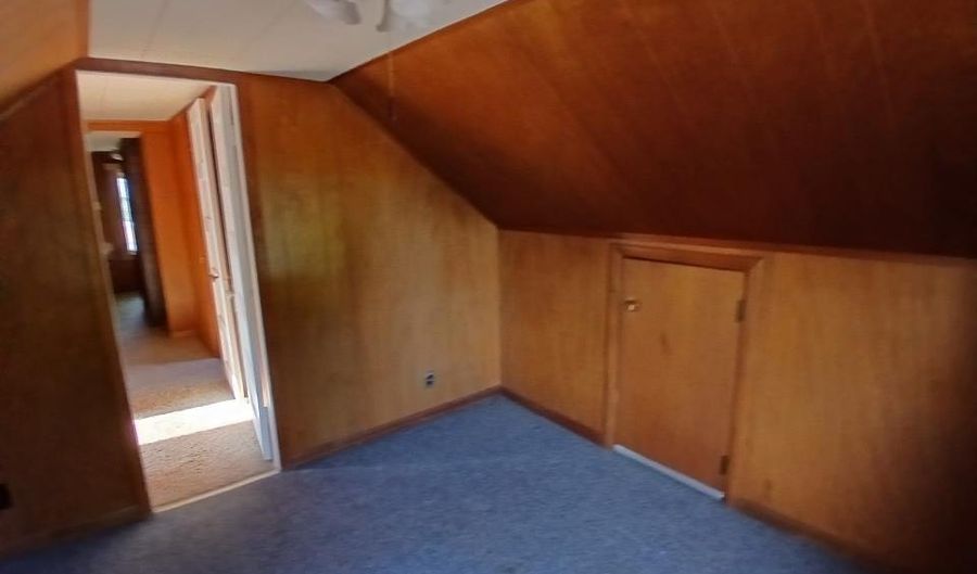 112 W 3rd Ave N, Aurora, MN 55705 - 2 Beds, 3 Bath
