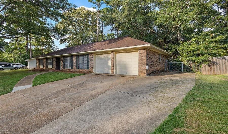 72 Fern Valley Rd, Brandon, MS 39042 - 3 Beds, 2 Bath