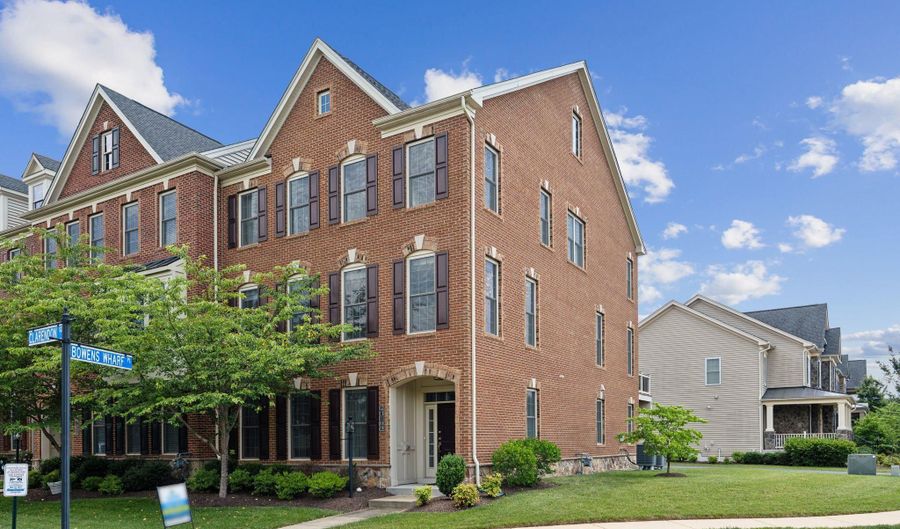 43109 CLARENDON Sq, Ashburn, VA 20148 - 4 Beds, 5 Bath