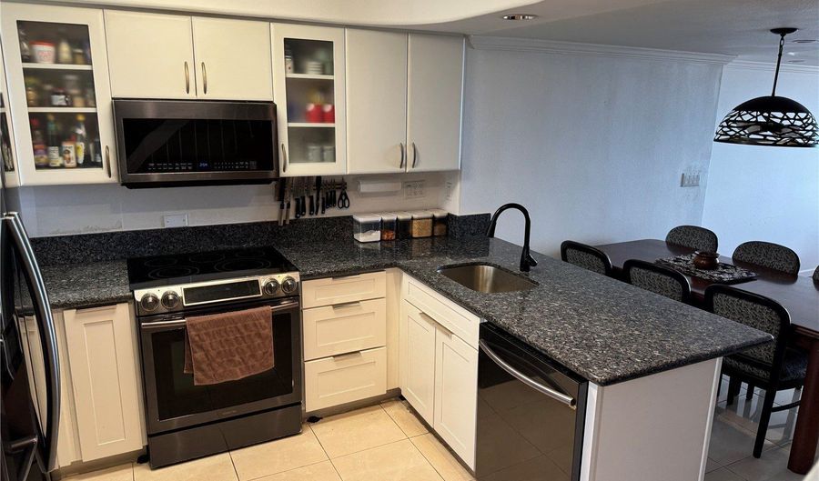 1212 Punahou St 3307, Honolulu, HI 96826 - 3 Beds, 3 Bath