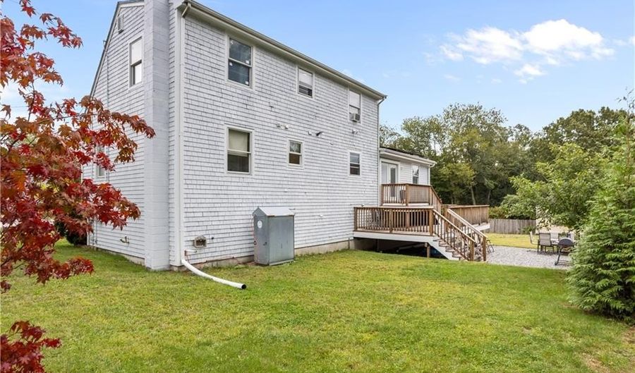 7 Jill Ct, East Providence, RI 02915 - 4 Beds, 4 Bath