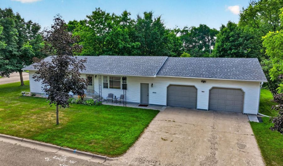 1424 Ash St, Alexandria, MN 56308 - 4 Beds, 3 Bath