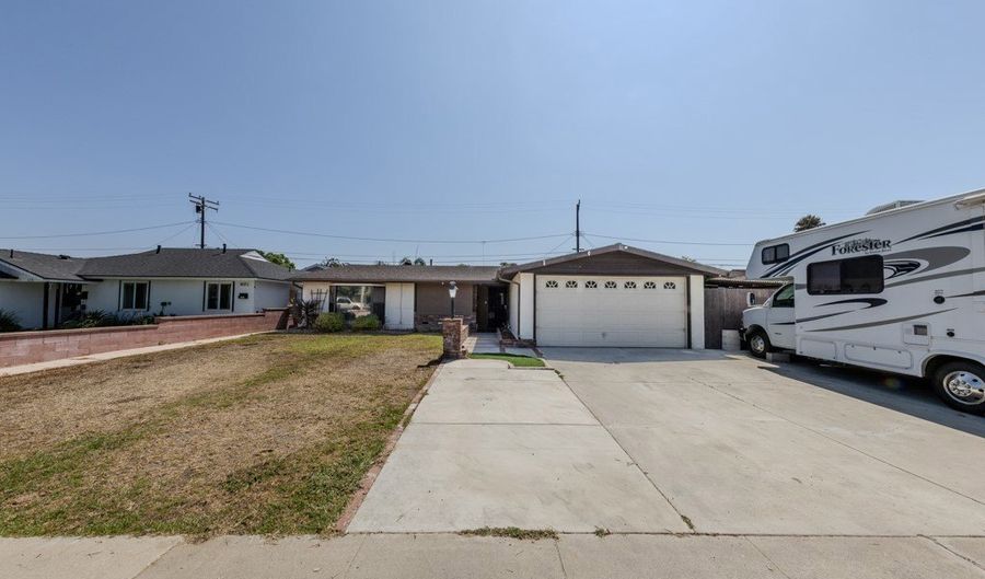 616 S Boxwood St, Anaheim, CA 92802 - 4 Beds, 2 Bath