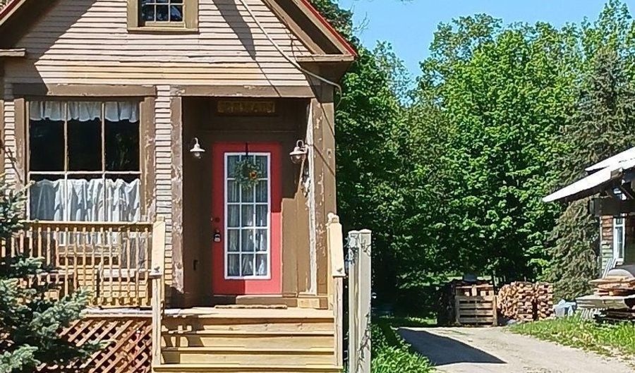 18 S Main St, Andover, ME 04216 - 1 Beds, 1 Bath