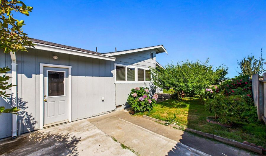 2033 Ernest Way, Arcata, CA 95521 - 3 Beds, 2 Bath