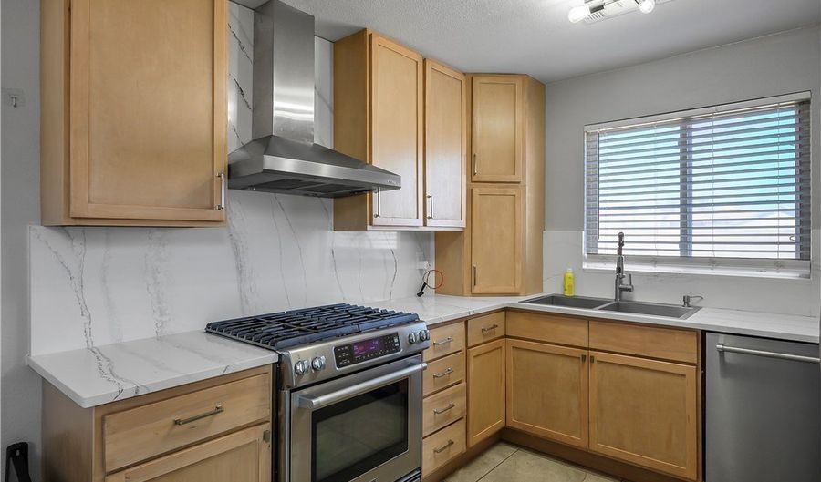 3796 Steinbeck Dr, Las Vegas, NV 89115 - 3 Beds, 6 Bath