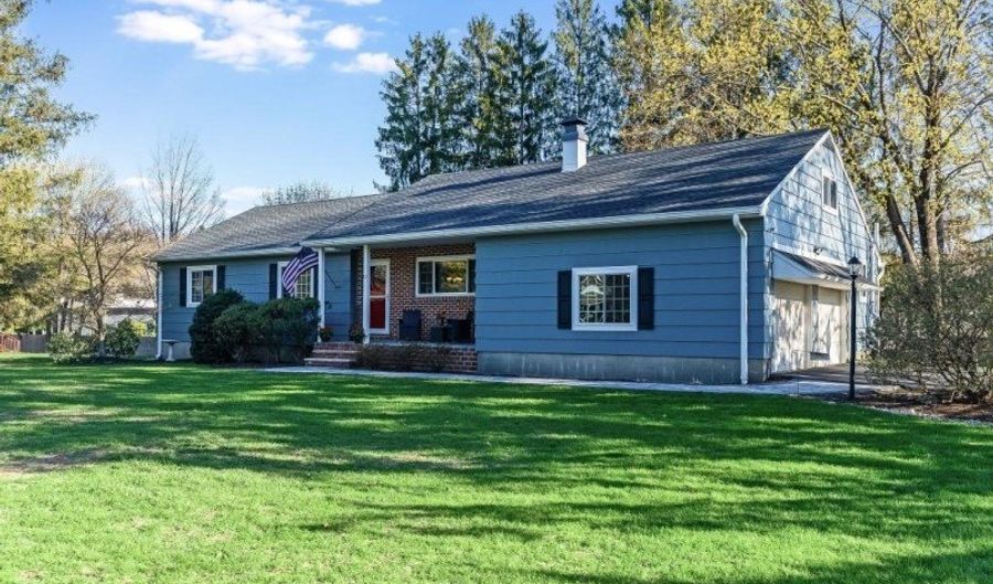 13 Manor Dr, Andover, NJ 07860 - 4 Beds, 2 Bath