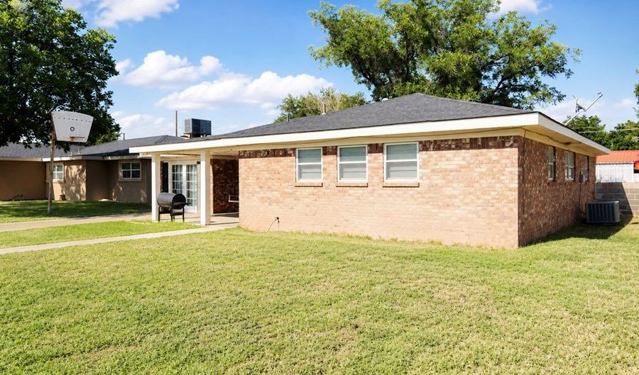 808 NW 9th St, Andrews, TX 79714 - 3 Beds, 2 Bath