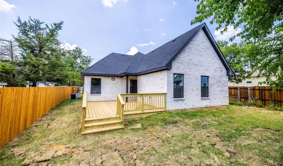 207 S James St, Alvarado, TX 76009 - 3 Beds, 2 Bath