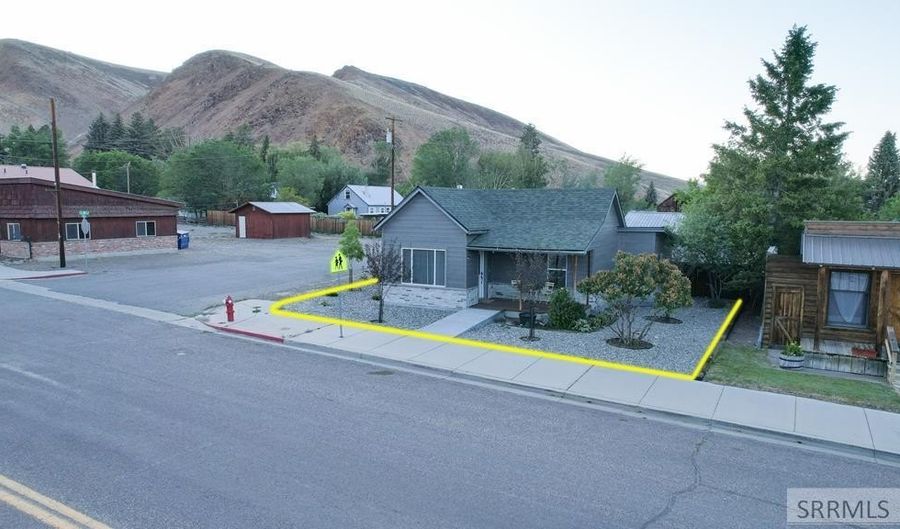 800 E Main St, Challis, ID 83226 - 1 Beds, 1 Bath