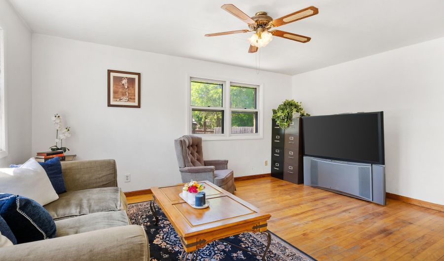 1269 Garland St, Allouez, WI 54301 - 2 Beds, 2 Bath