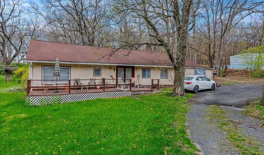 111 Independence Rd, East Stroudsburg, PA 18301 - 3 Beds, 2 Bath