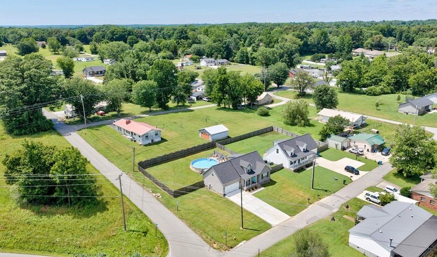 225 Peach St, Baxter, TN 38544 - 4 Beds, 2 Bath