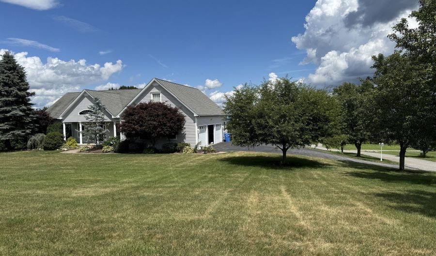 556 Hill St, Bristol, CT 06010 - 3 Beds, 3 Bath