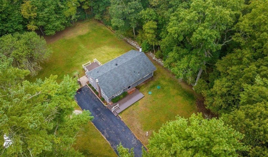 2 Woodland Rd, Acushnet, MA 02743 - 3 Beds, 1 Bath