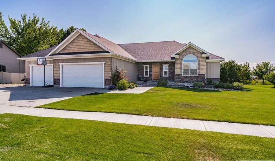 2802 S Hidden Hutch Dr, Ammon, ID 83401 - 7 Beds, 4 Bath