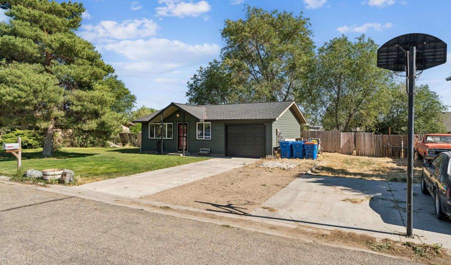 10707 W Blue Fox Ct, Boise, ID 83709 - 3 Beds, 1 Bath