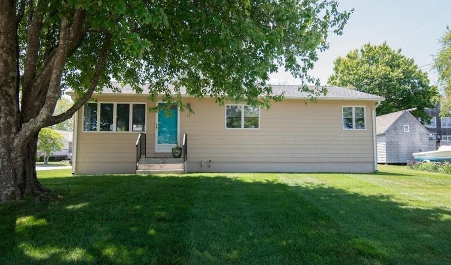 15 Treasure Rd, Narragansett, RI 02882 - 3 Beds, 1 Bath