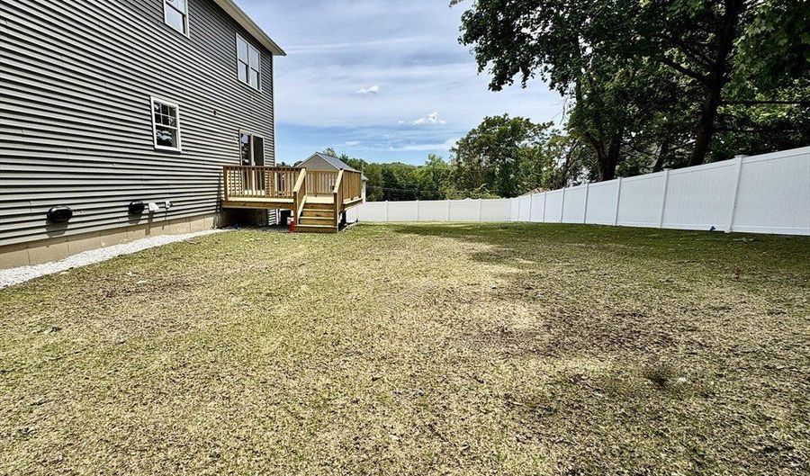 8 Country Ln, Billerica, MA 01821 - 3 Beds, 3 Bath