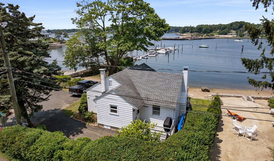 15 River Rd, Branford, CT 06405 - 2 Beds, 1 Bath