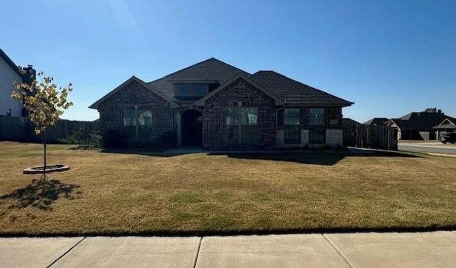 731 Braeburn Ct, Bentonville, AR 72712 - 4 Beds, 2 Bath