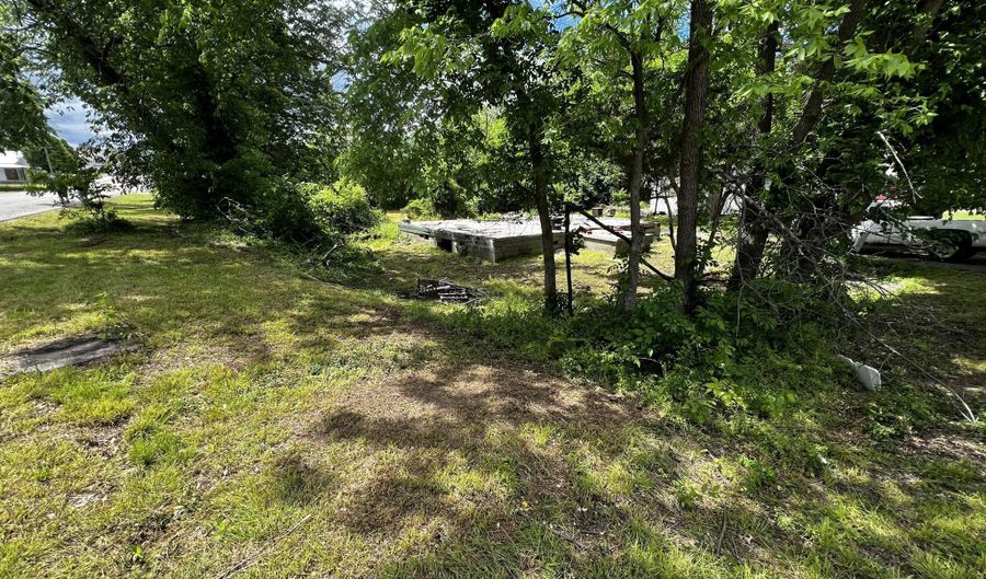 1041 Cleveland Ave, Baxter Springs, KS 66713 - 0 Beds, 0 Bath