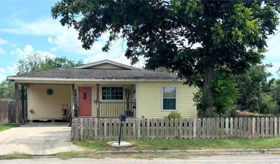 718 Seabreeze St, Alice, TX 78332 - 3 Beds, 2 Bath
