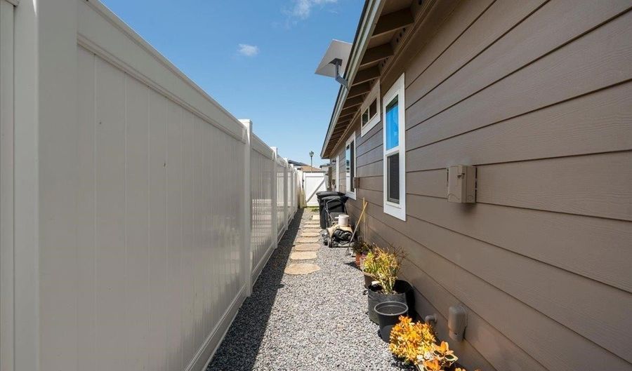 139 Meheu Cir, Kahului, HI 96732 - 3 Beds, 2 Bath